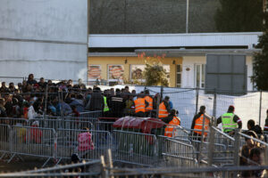 Security-Personal-in-Fluechtlingseinrichtungen.